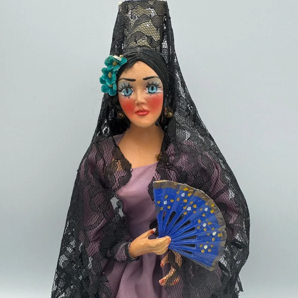 Vintage Spanish Folk Art Doll Flamenco Dancer Black Lace Mantilla Fan‎